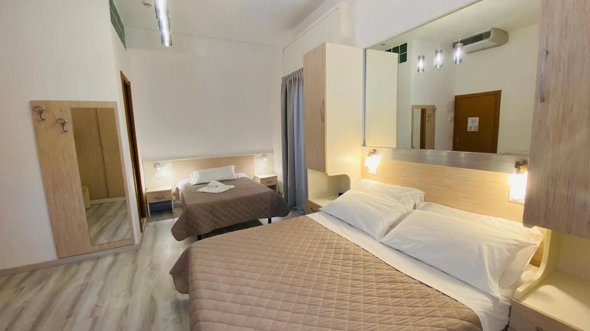 Hotel Butterfly Rimini 3*,  Italien